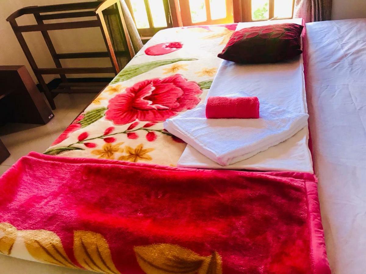 Loversleap Bungalow 努沃勒埃利耶 外观 照片